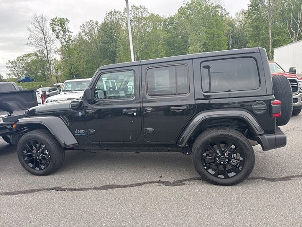 Used 2025 Jeep Wrangler 4xe Sahara SUV