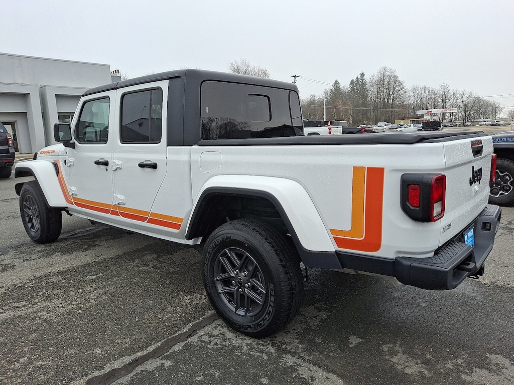 Used 2024 Jeep Gladiator Sport Truck Crew Cab