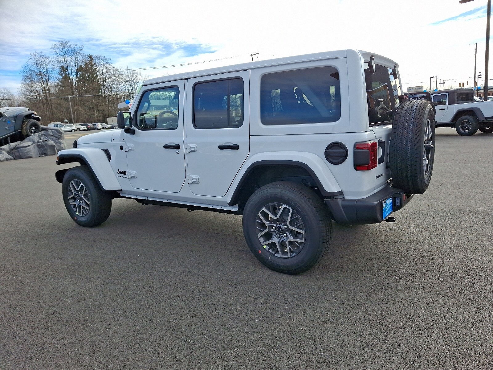 2025 Jeep Wrangler Sahara photo 3