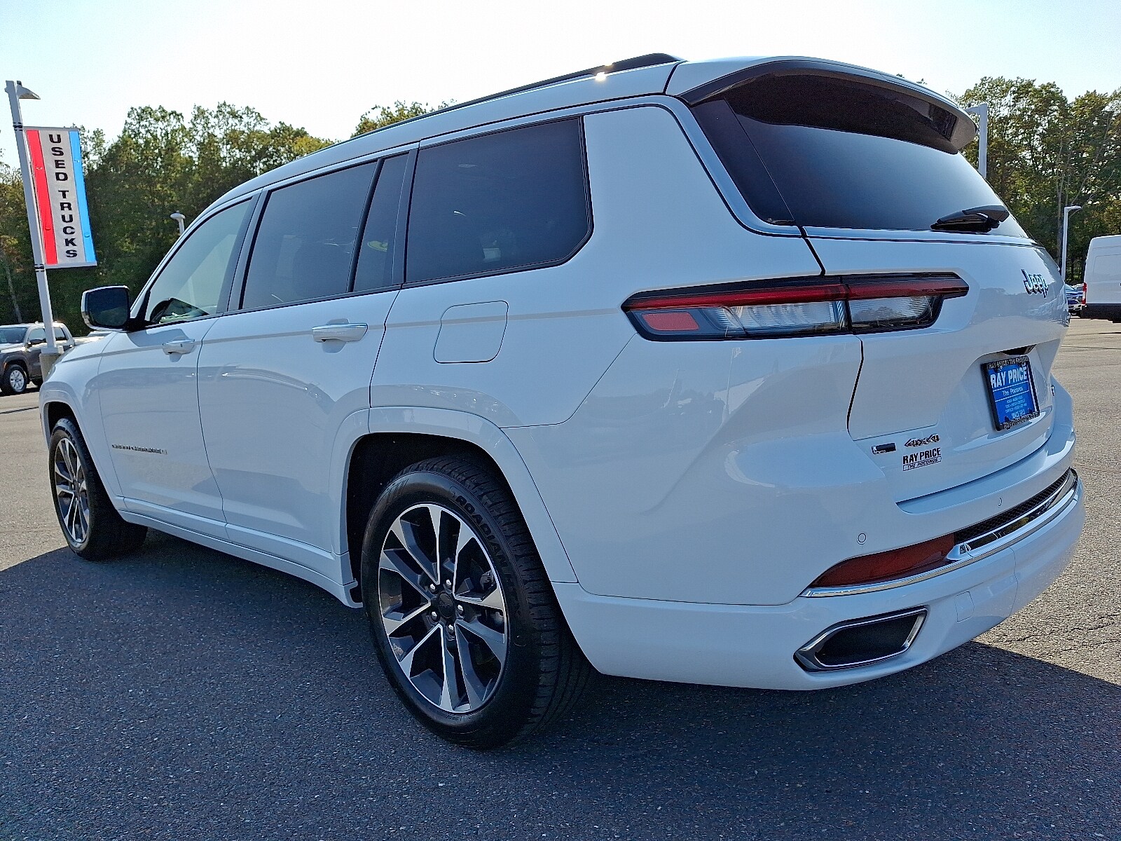 2023 Jeep Grand Cherokee Overland photo 4