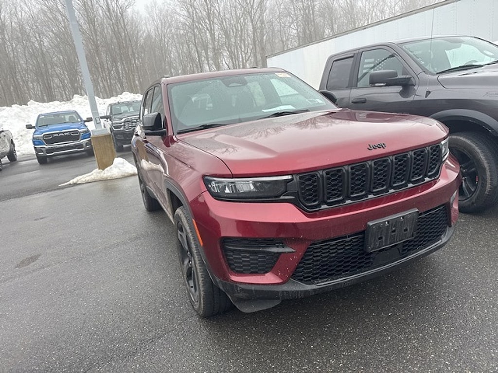 Used 2023 Jeep Grand Cherokee Laredo SUV