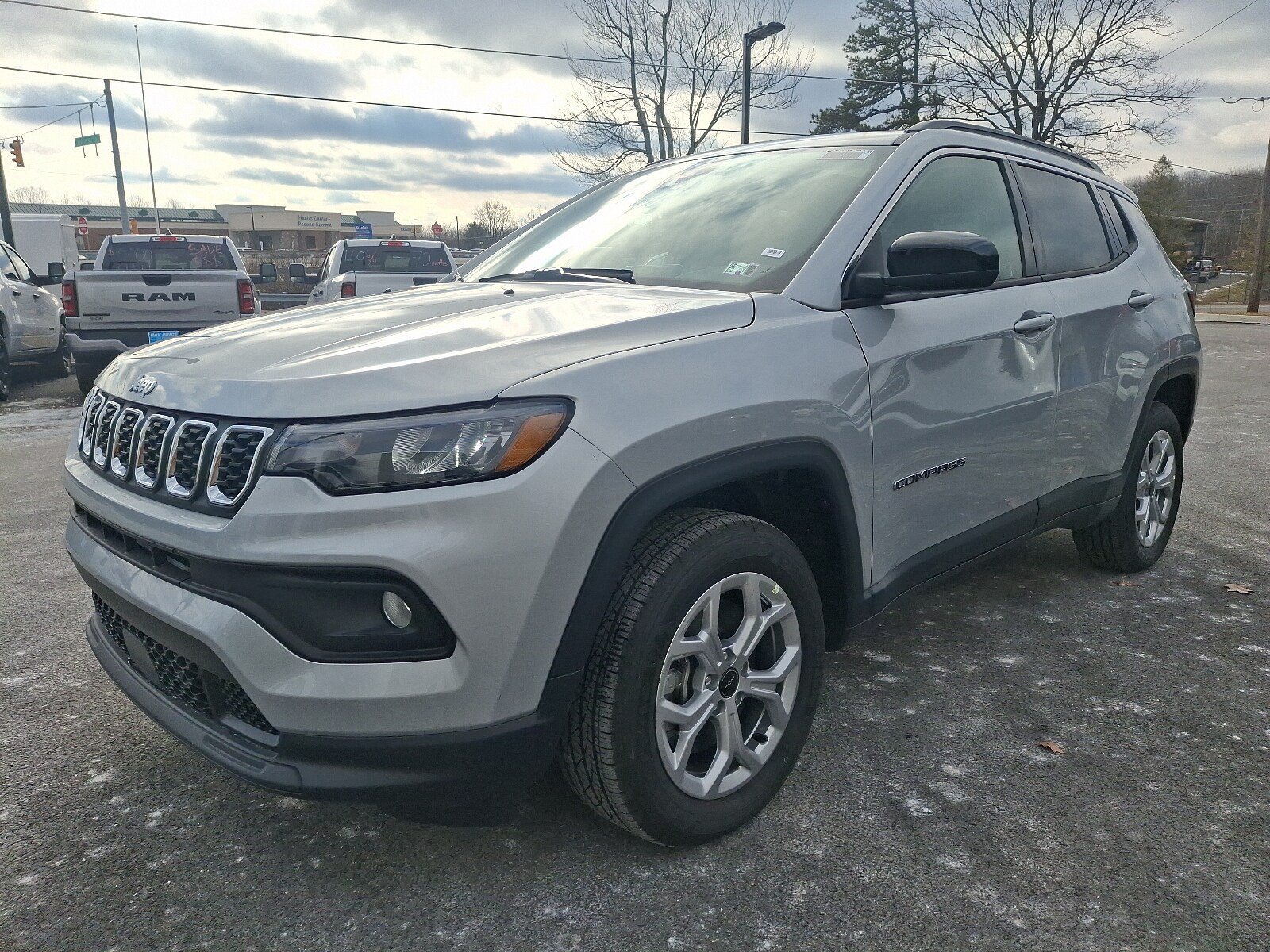 2025 Jeep Compass Latitude photo 2