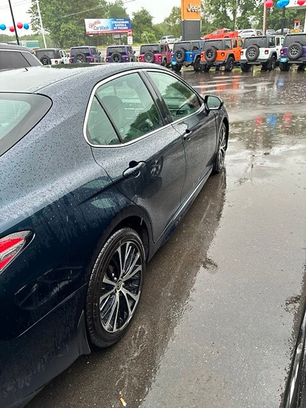 Used 2020 Toyota Camry SE Sedan