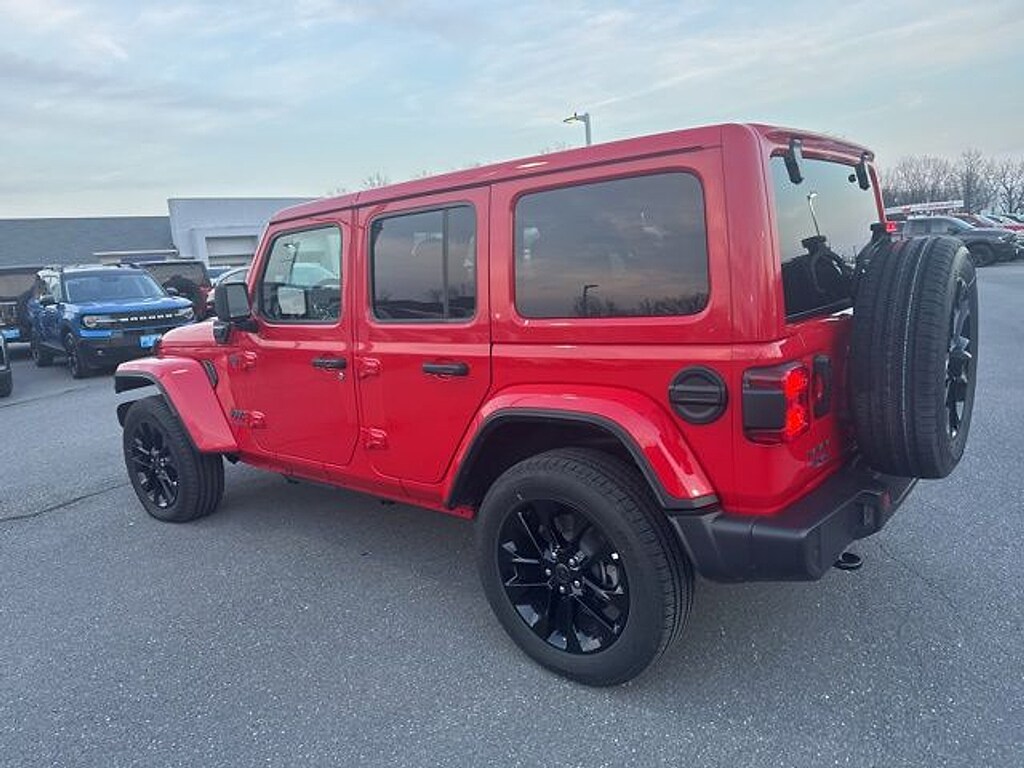 Used 2025 Jeep Wrangler 4xe Sahara SUV
