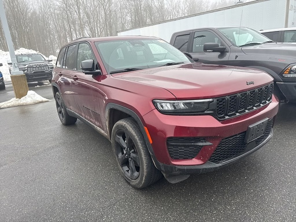 Used 2023 Jeep Grand Cherokee Laredo SUV