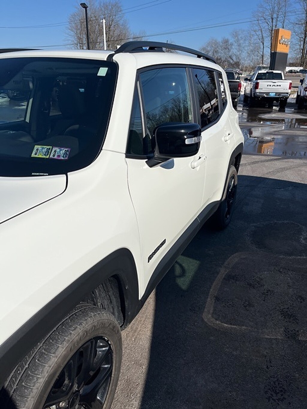 Used 2023 Jeep Renegade Latitude SUV
