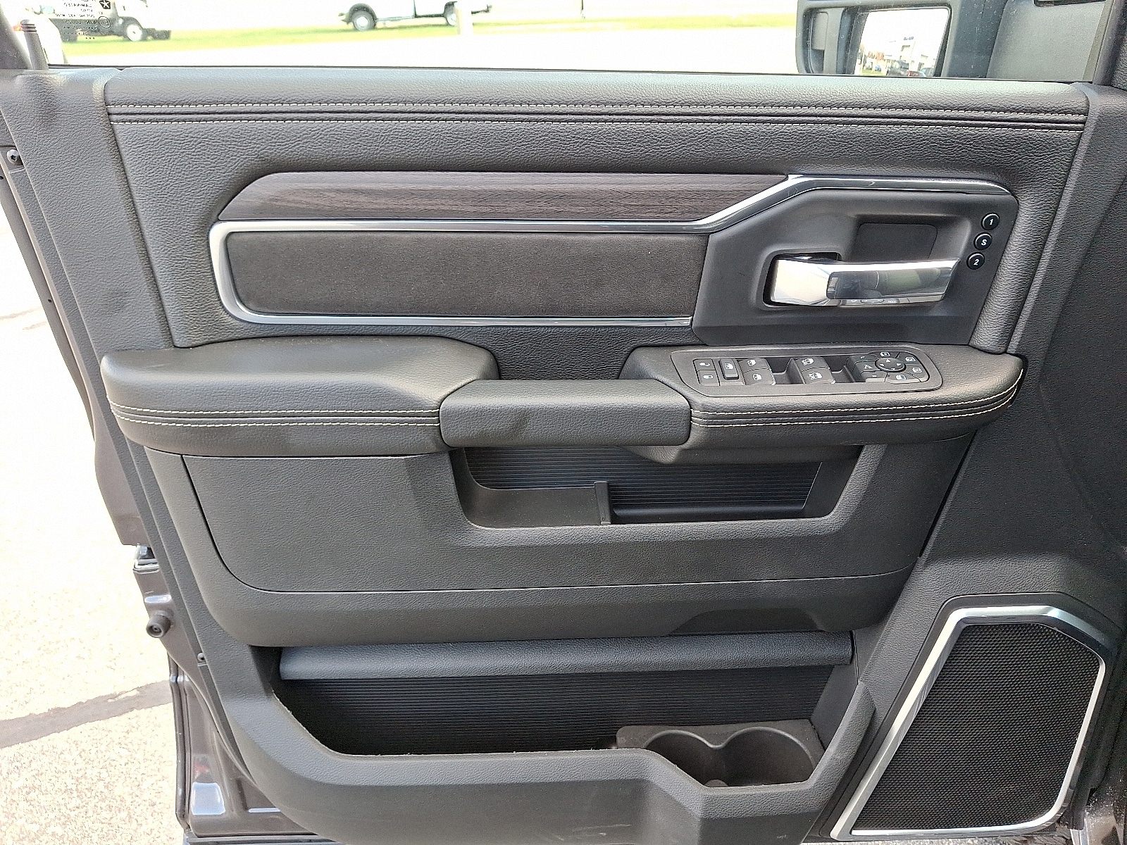 2026 RAM 2500 Laramie - Photo 8