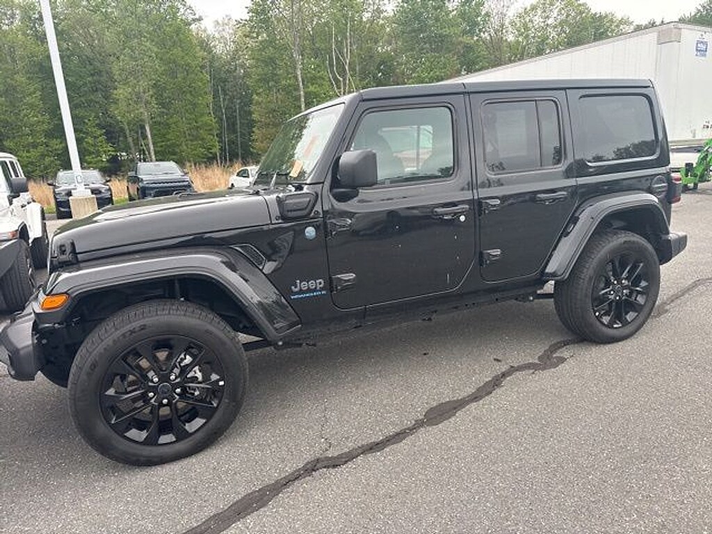 Used 2025 Jeep Wrangler 4xe Sahara SUV