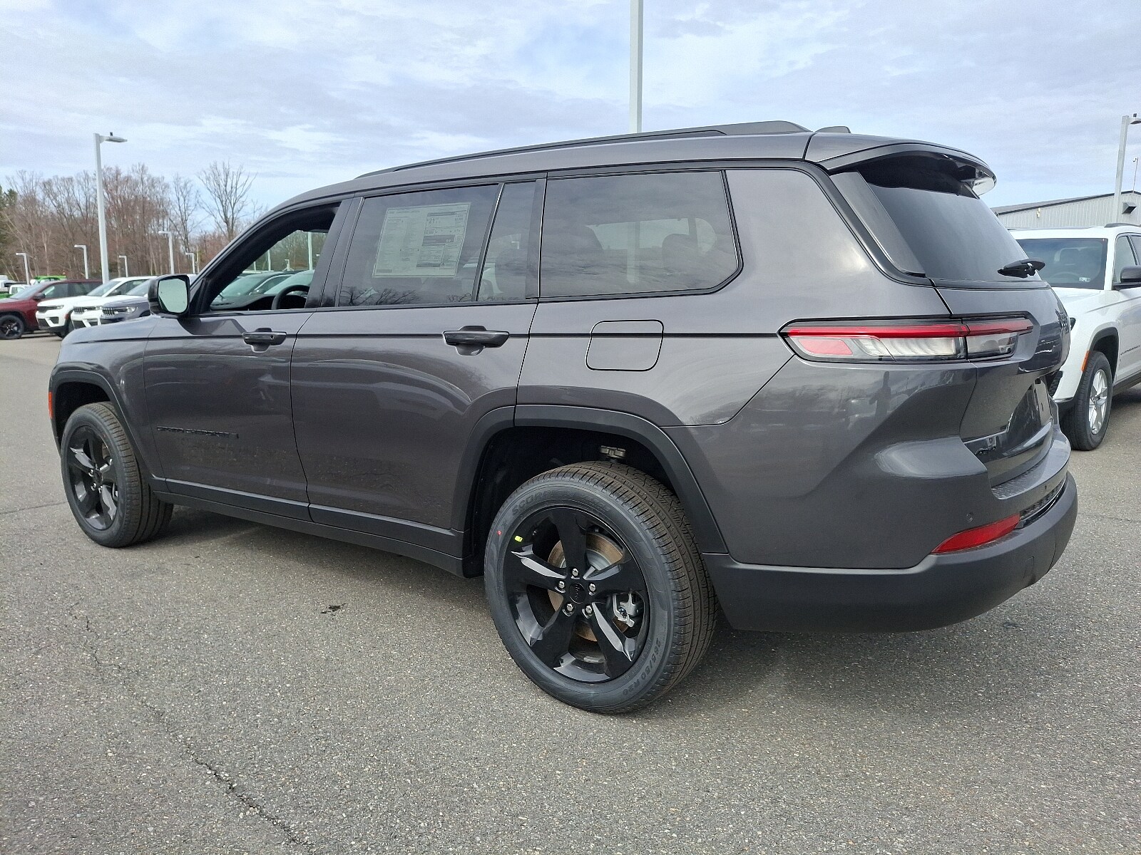 2025 Jeep Grand Cherokee Limited photo 3