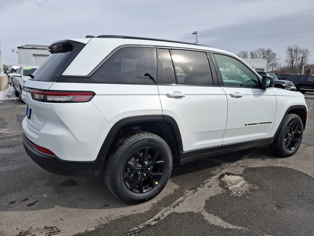 New 2026 Jeep Grand Cherokee Altitude 4x4 Sport Utility