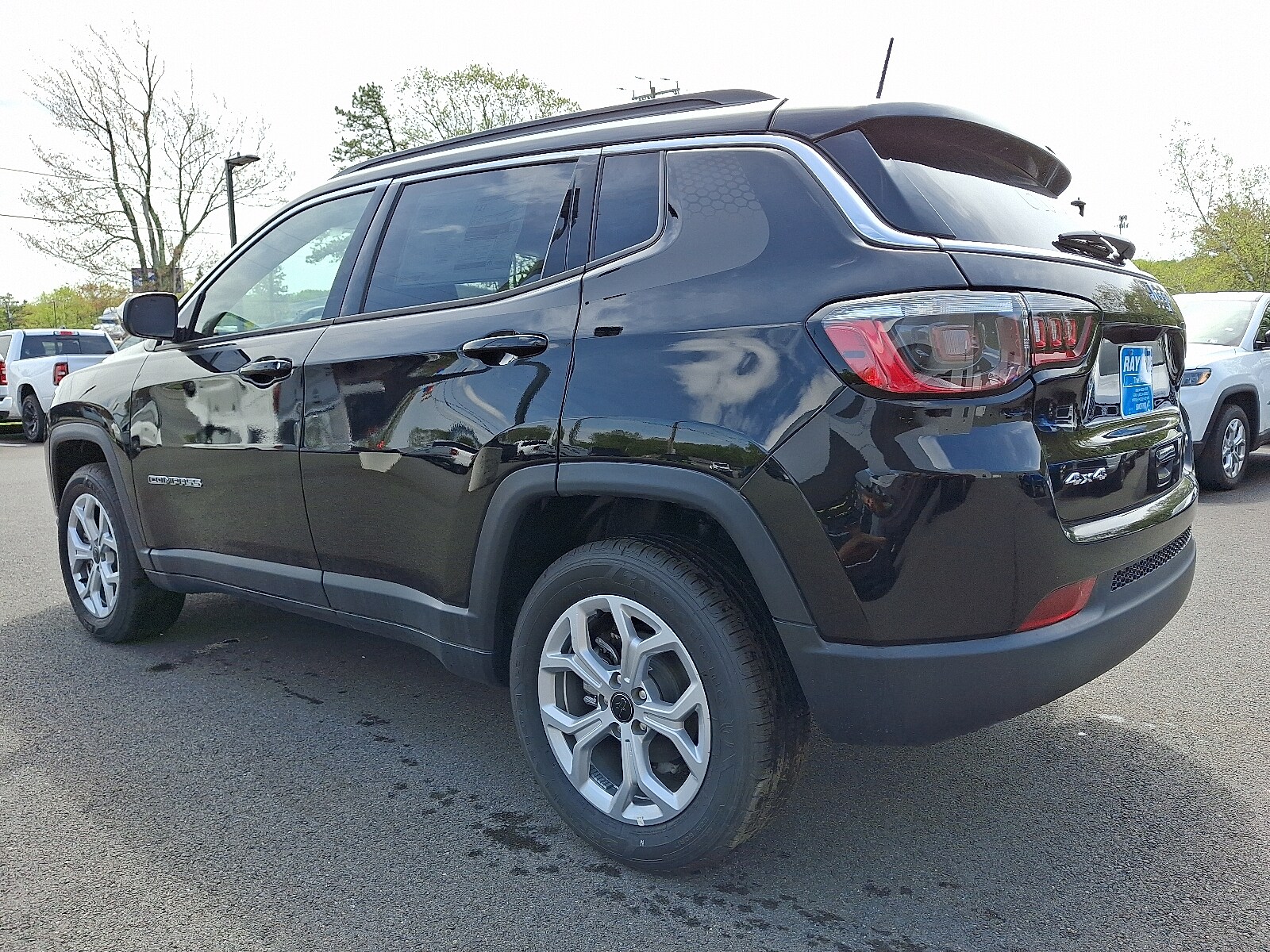 2025 Jeep Compass Latitude photo 3