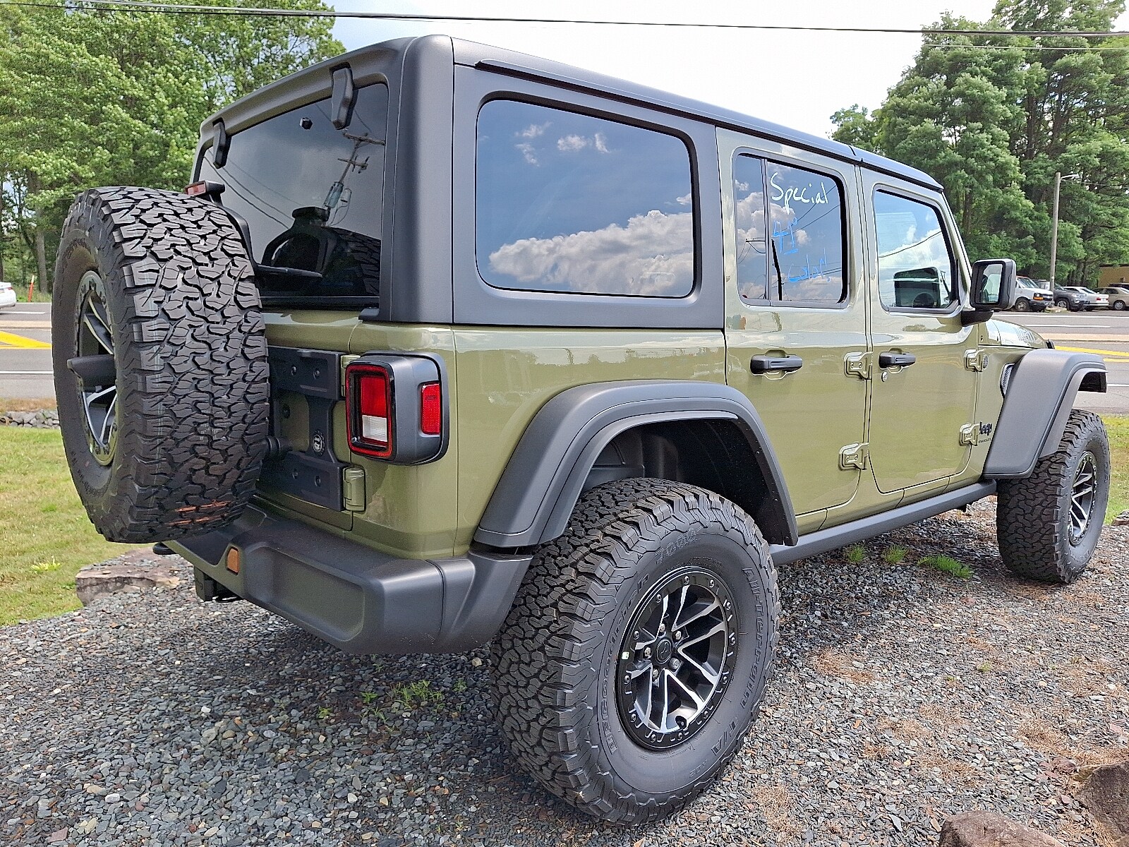 2025 Jeep Wrangler Willys photo 4