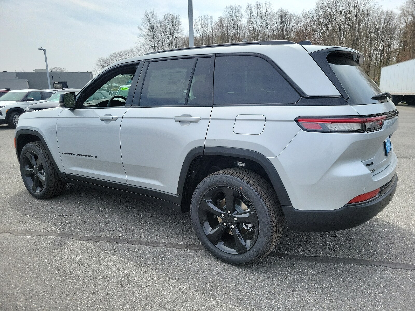 2024 Jeep Grand Cherokee Limited photo 3