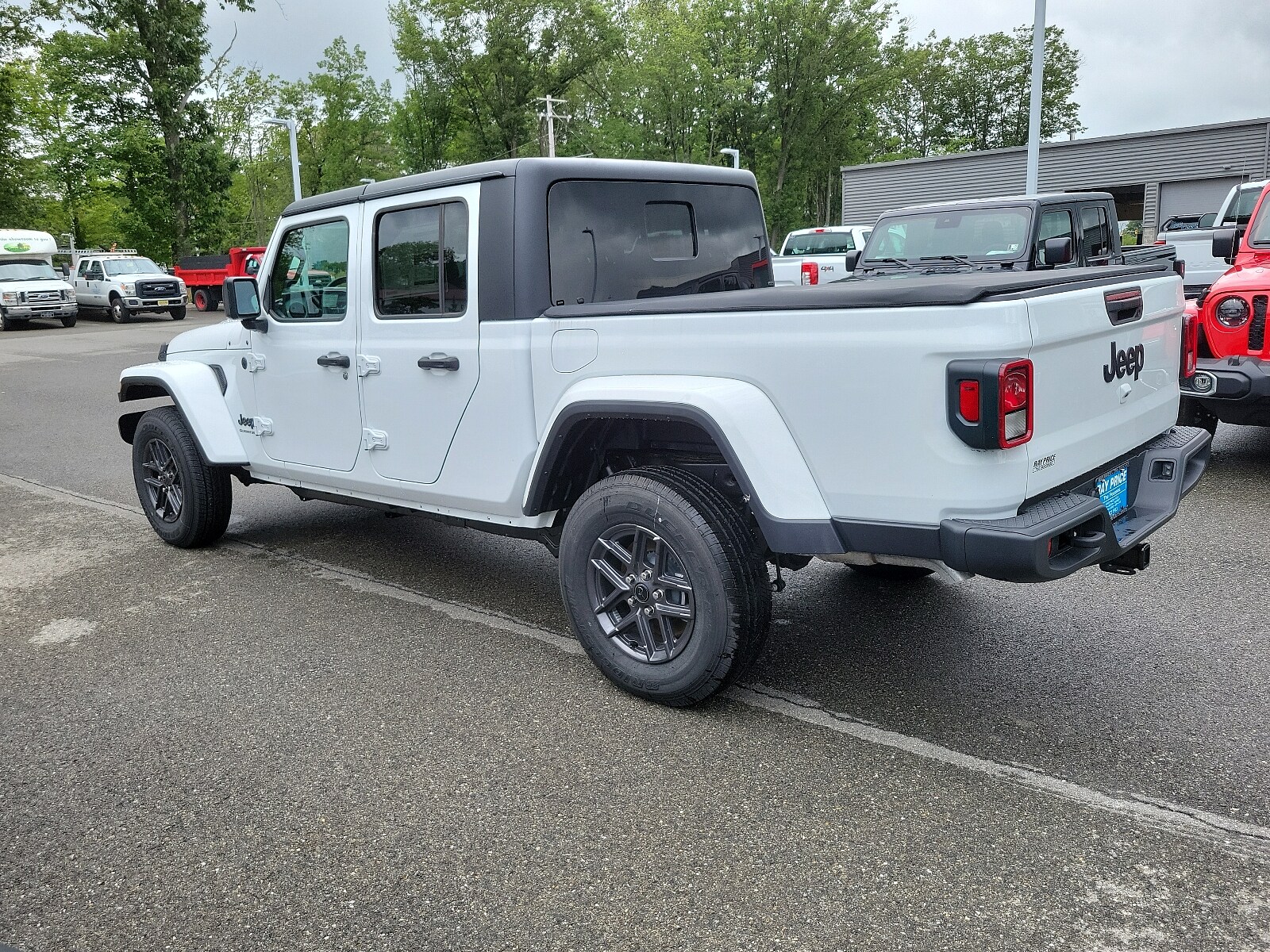 2024 Jeep Gladiator Sport S photo 3