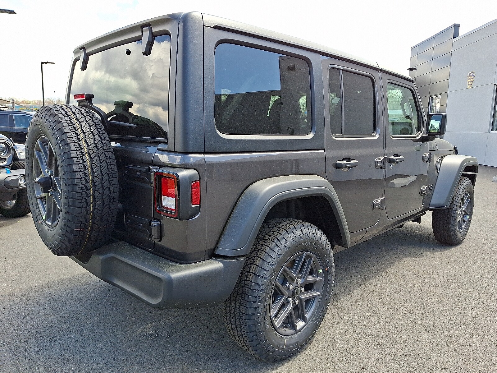 2025 Jeep Wrangler photo 4