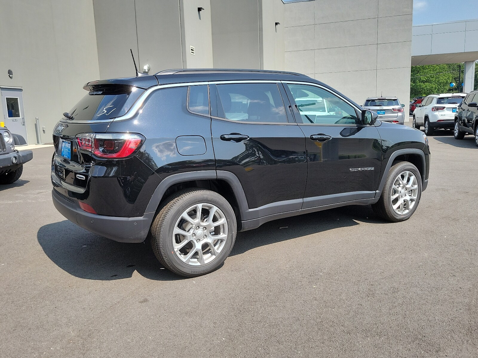 2024 Jeep Compass Latitude Lux photo 4