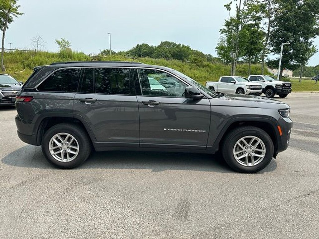 Used 2025 Jeep Grand Cherokee Laredo SUV
