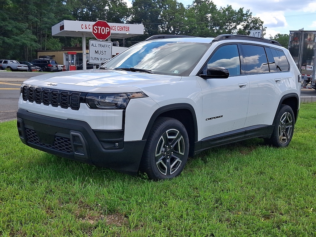 New 2026 Jeep Cherokee Laredo 4x4 Sport Utility