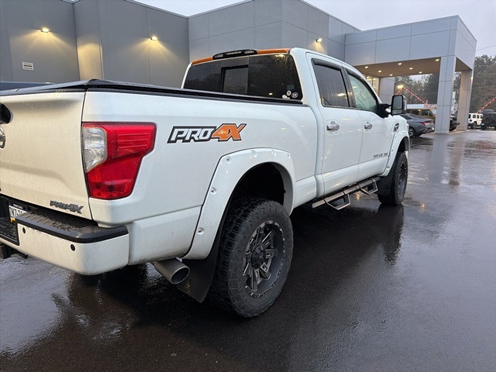 2018 Nissan Titan photo 2