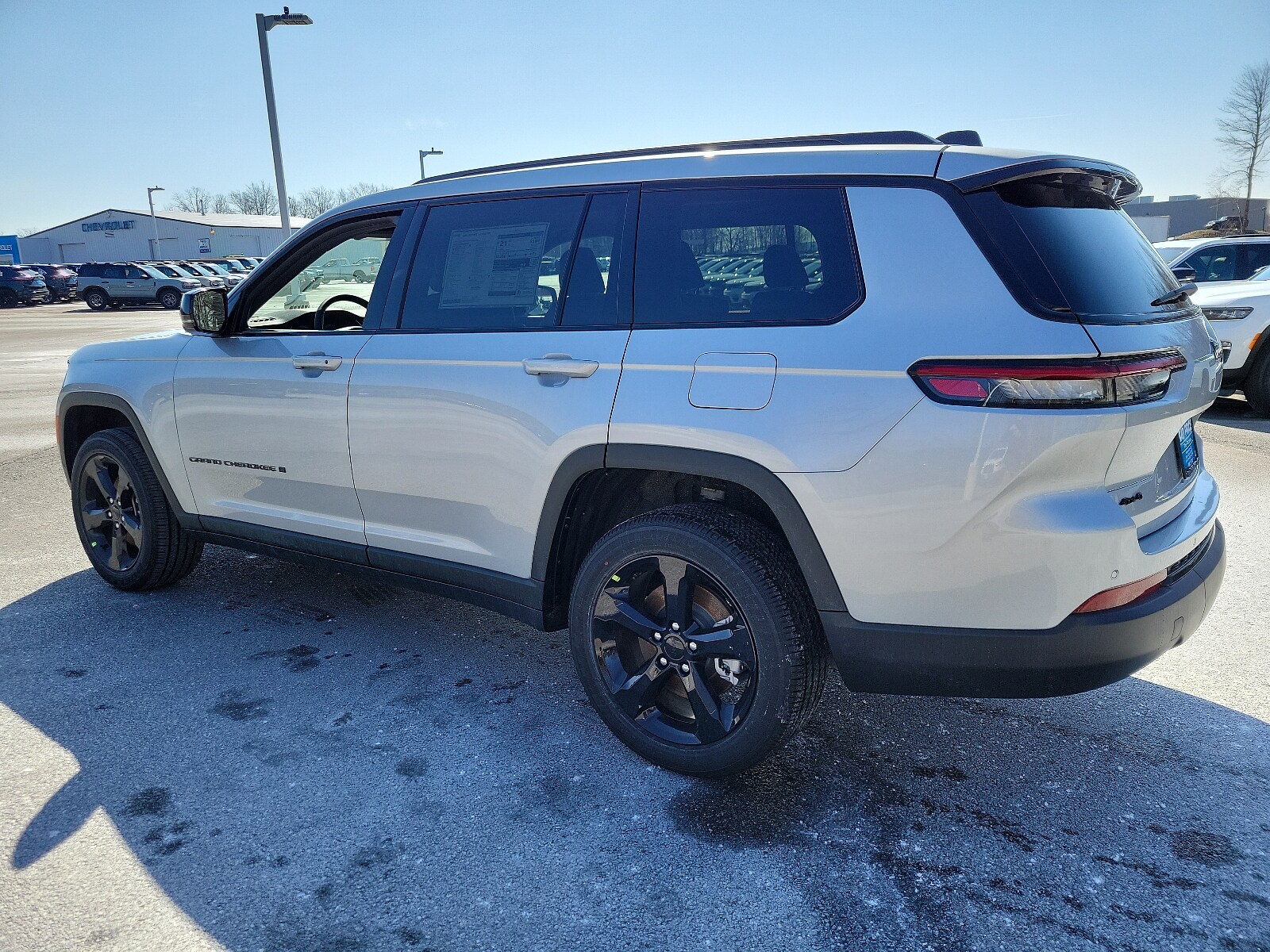 2024 Jeep Grand Cherokee Laredo photo 2