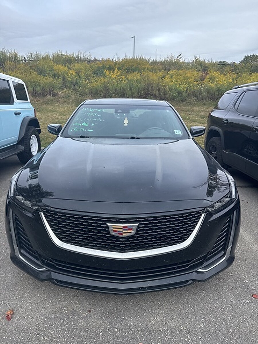 2023 Cadillac CT5 Luxury photo 2