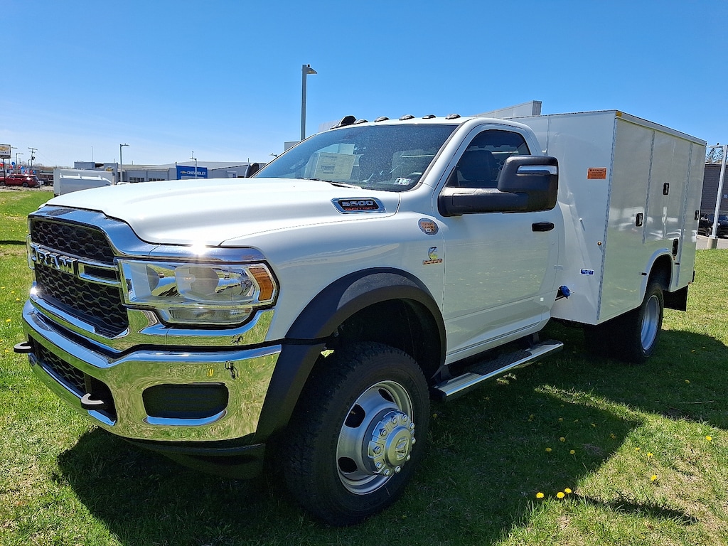 New 2024 Ram 5500 Chassis Tradesman/SLT Pickup
