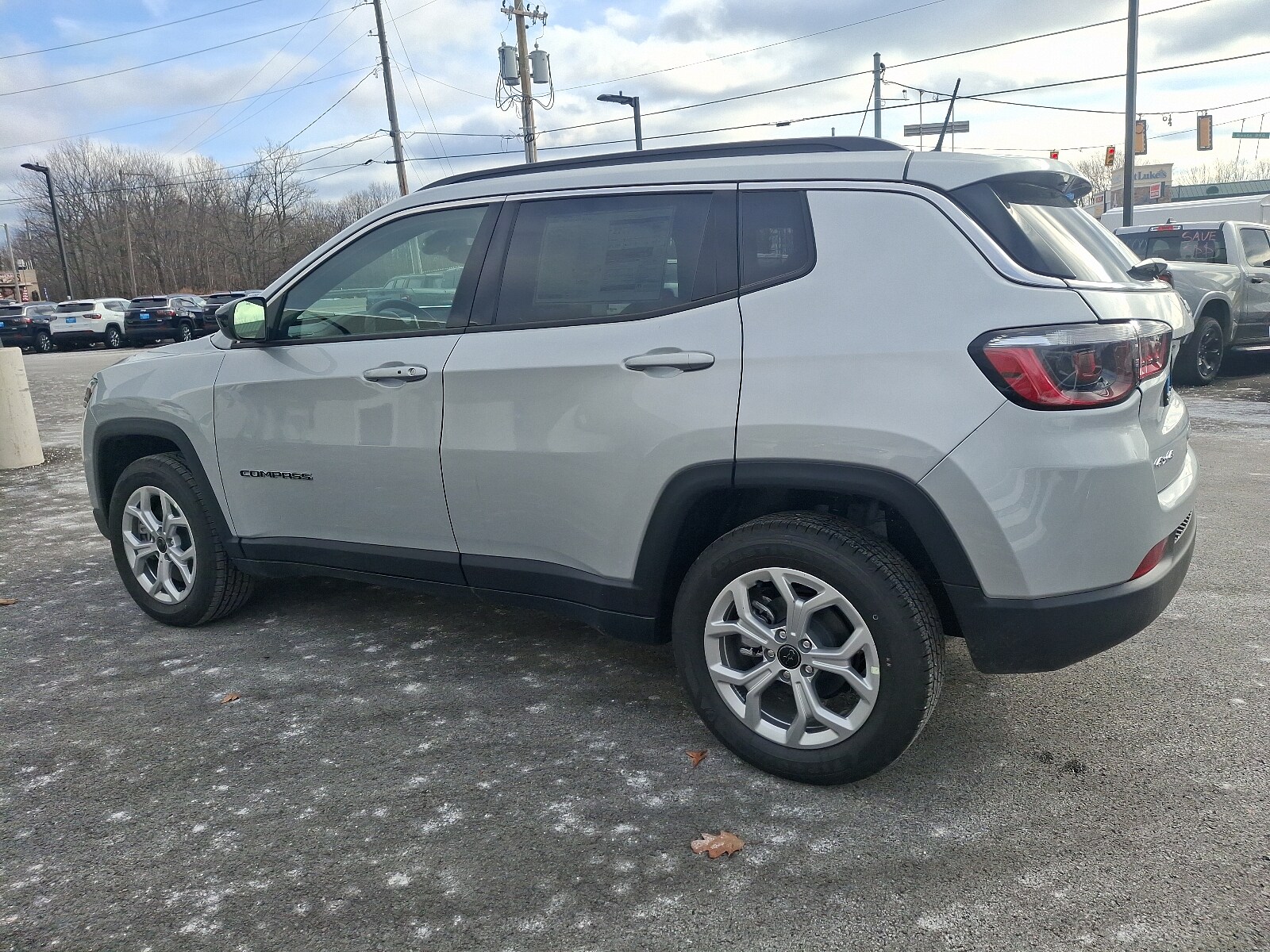 2025 Jeep Compass Latitude photo 3
