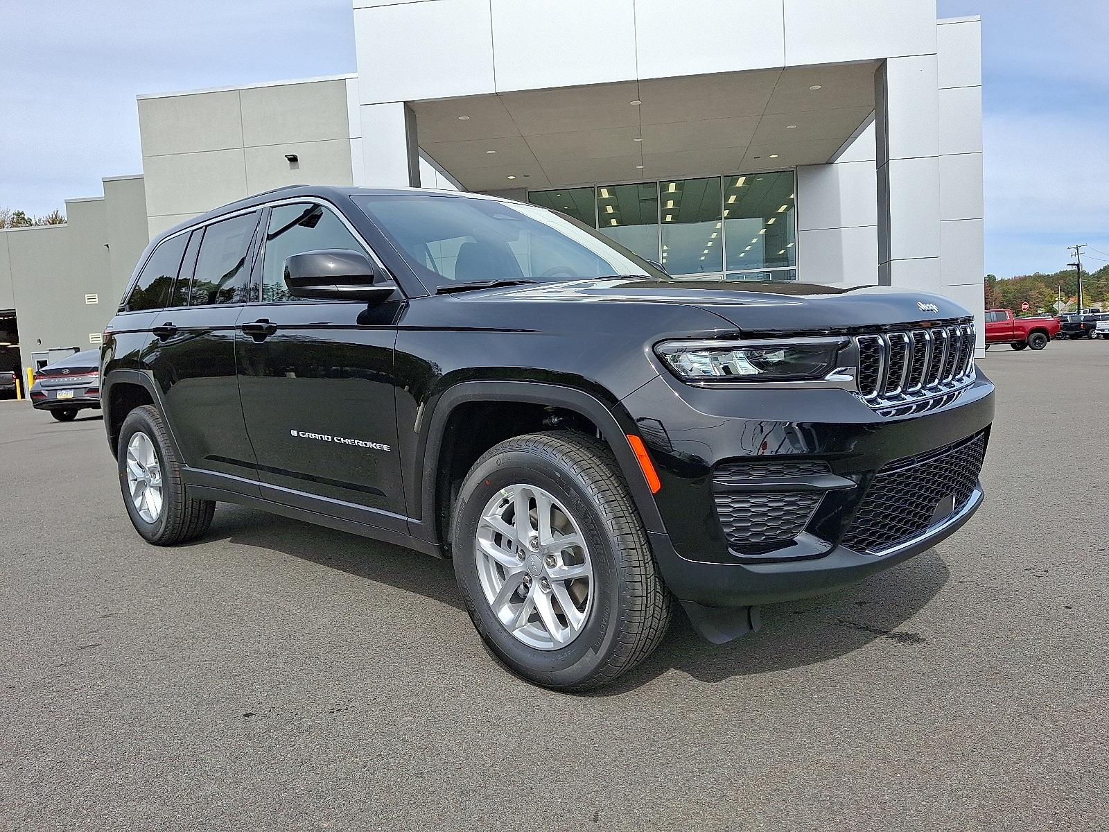 2025 Jeep Grand Cherokee Laredo's photo
