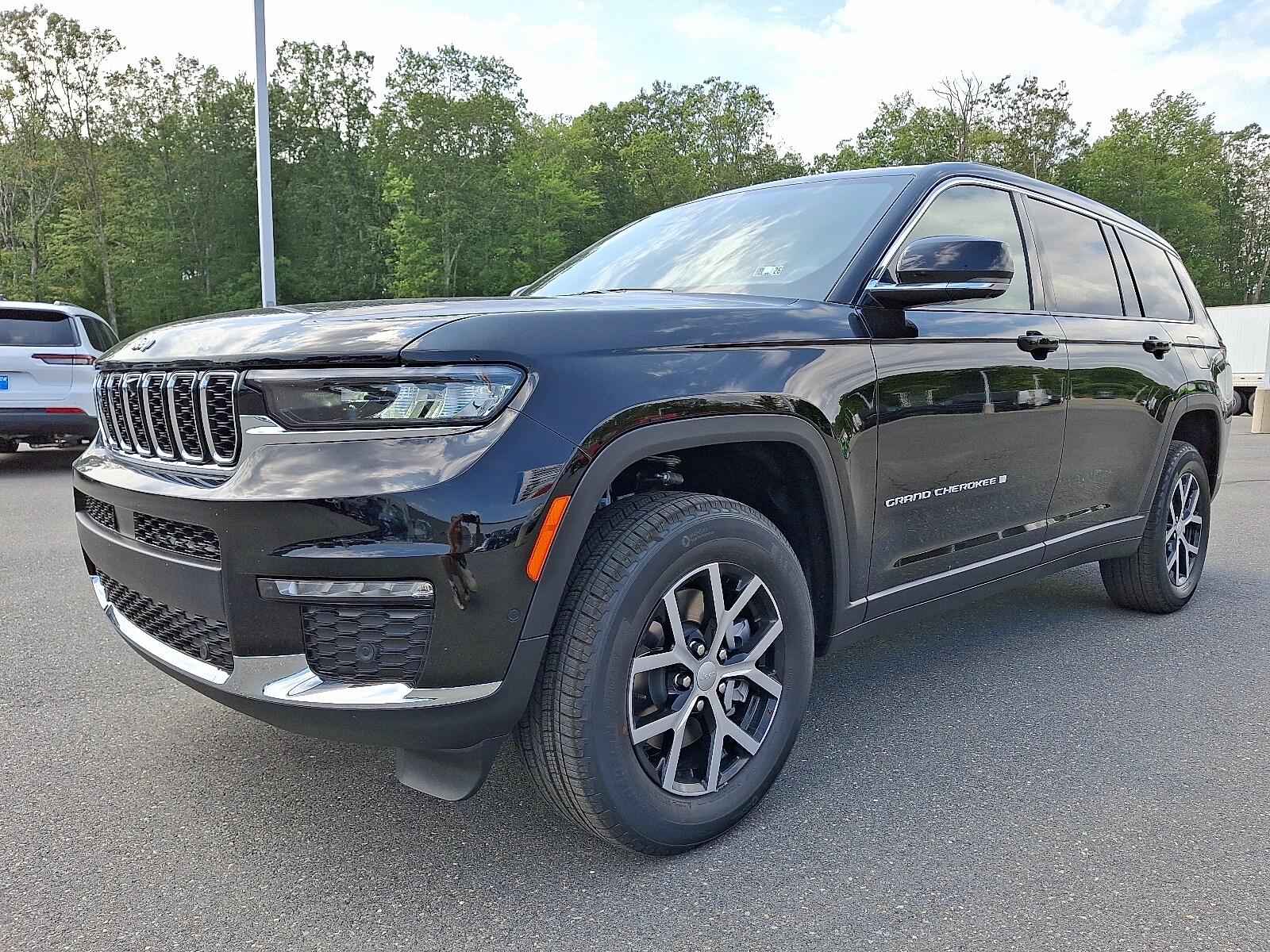 2025 Jeep Grand Cherokee Limited photo 2