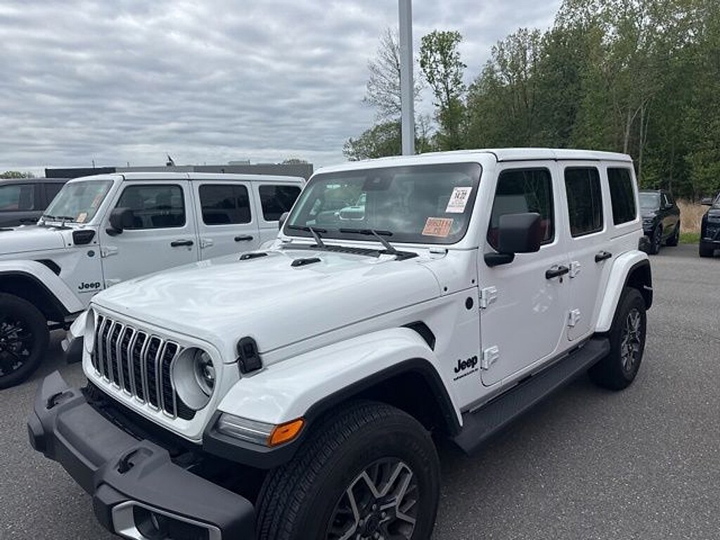 Used 2025 Jeep Wrangler Sahara SUV