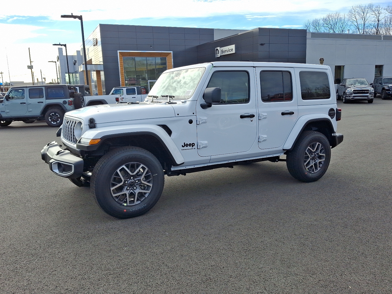 2025 Jeep Wrangler Sahara photo 2