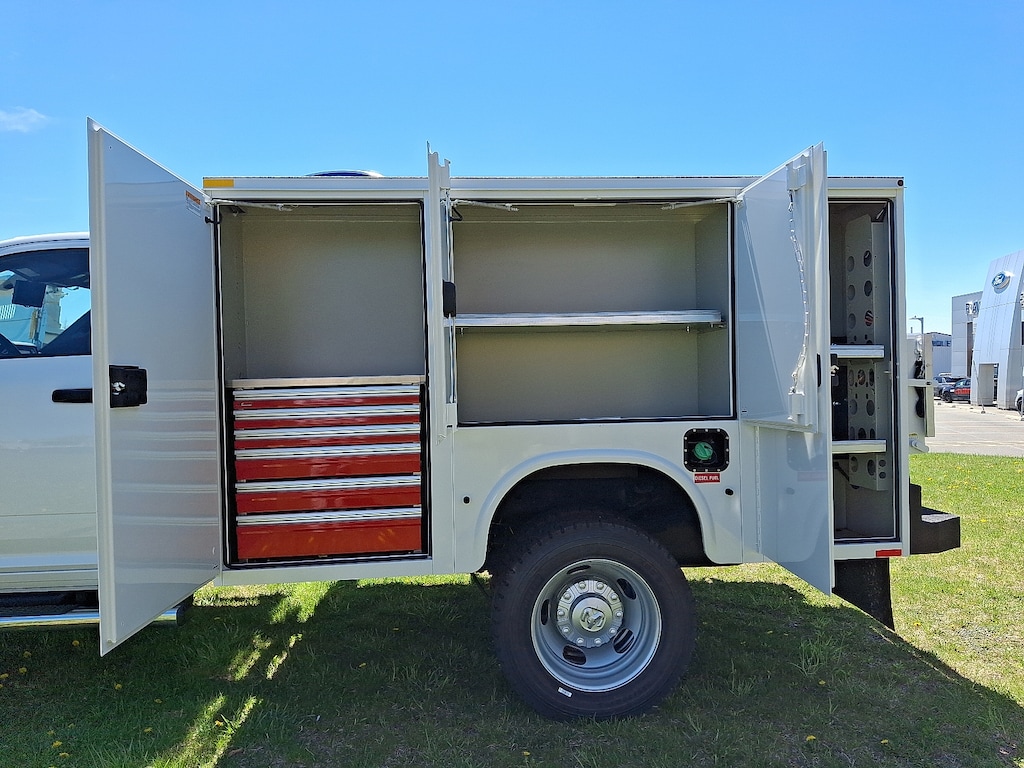 New 2024 Ram 5500 Chassis Tradesman/SLT Pickup