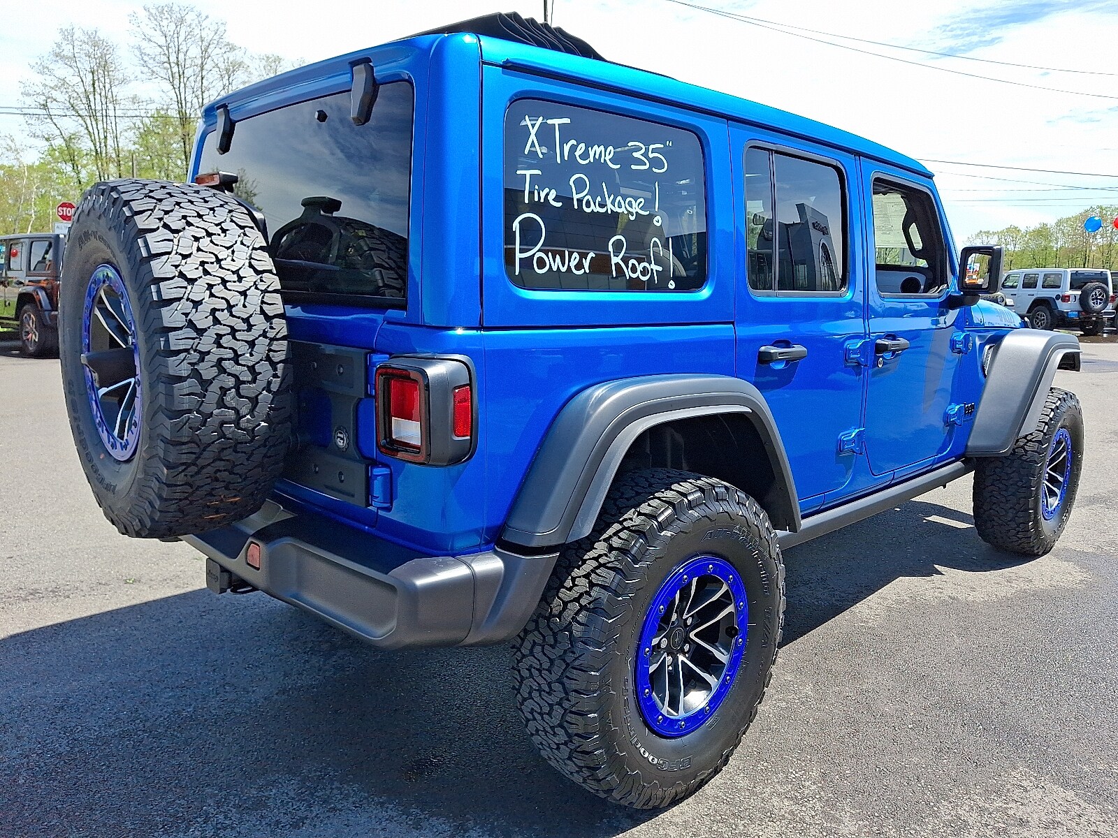 2025 Jeep Wrangler Willys photo 4