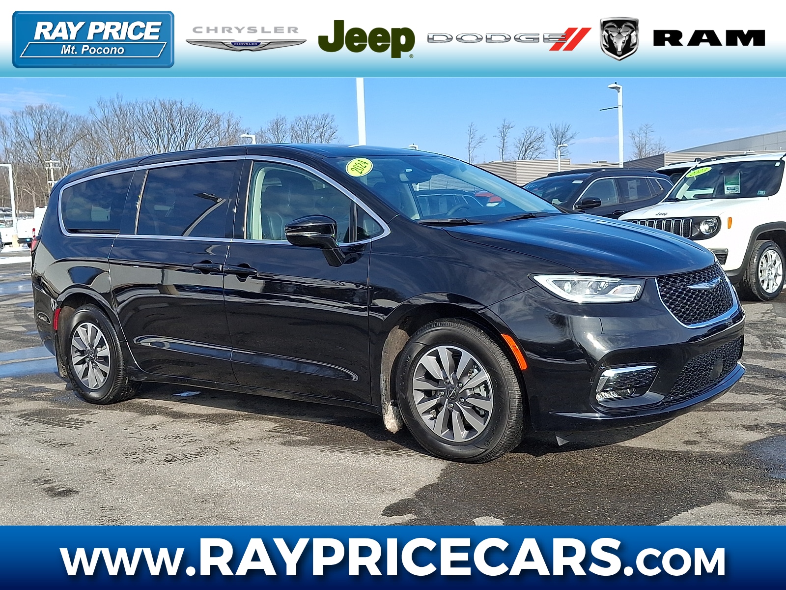 2024 Chrysler Pacifica PHEV Select's photo