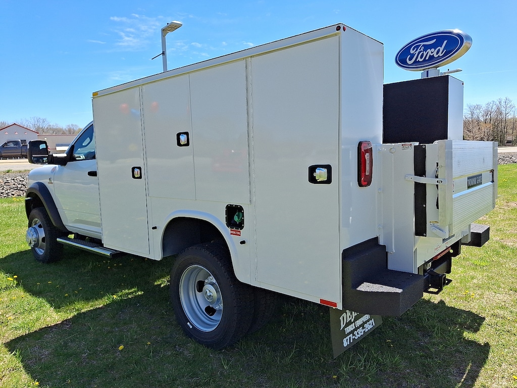 New 2024 Ram 5500 Chassis Tradesman/SLT Pickup