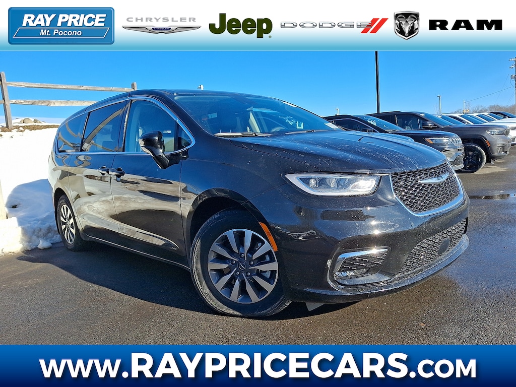 Used 2024 Chrysler Pacifica Plug-In Hybrid Select Van Passenger Van