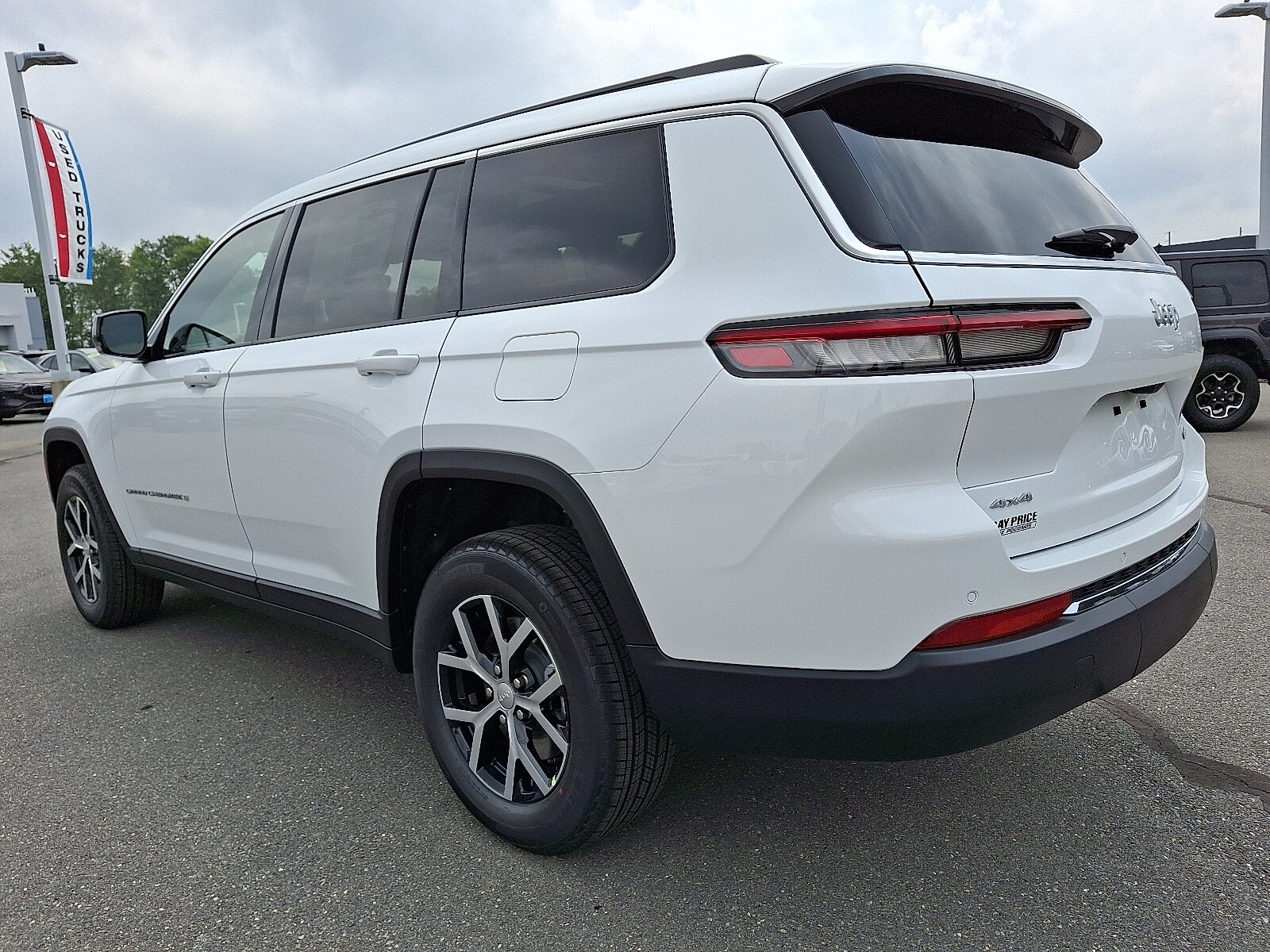 2025 Jeep Grand Cherokee Limited photo 2