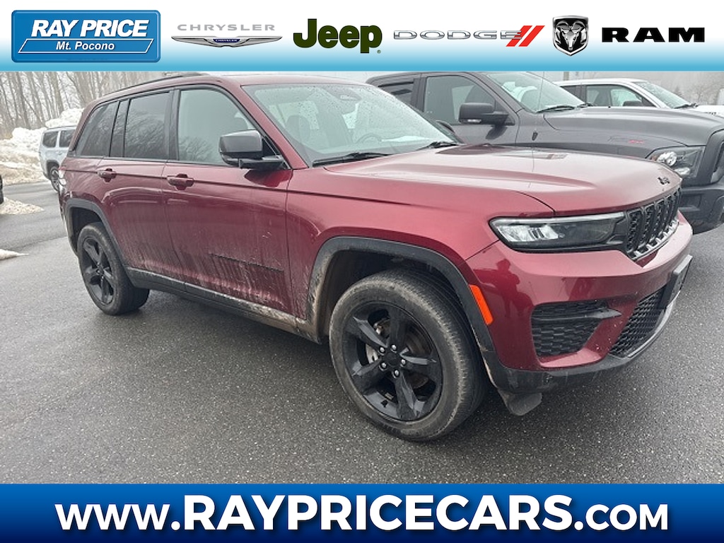 Used 2023 Jeep Grand Cherokee Laredo SUV