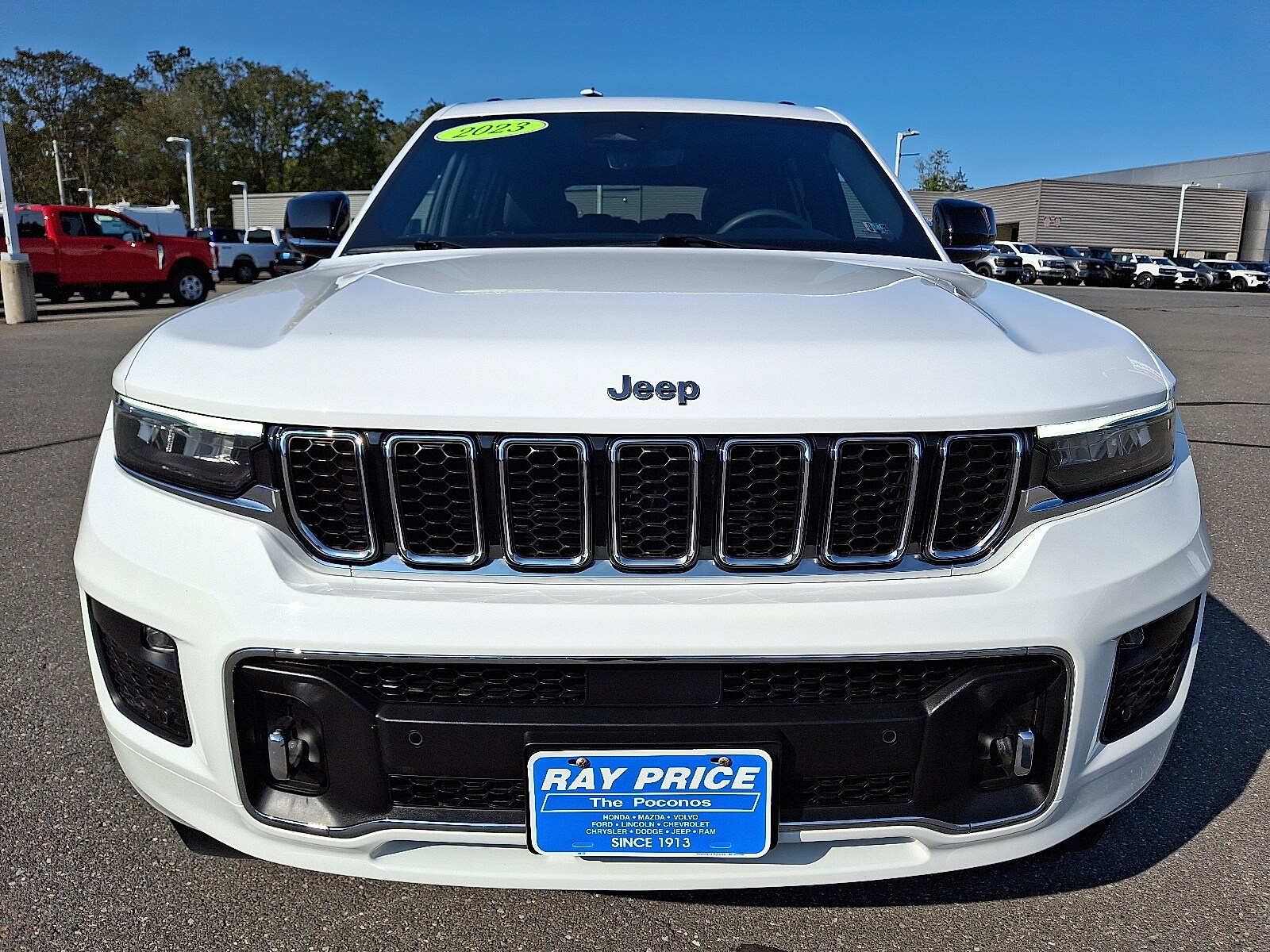 2023 Jeep Grand Cherokee Overland photo 2