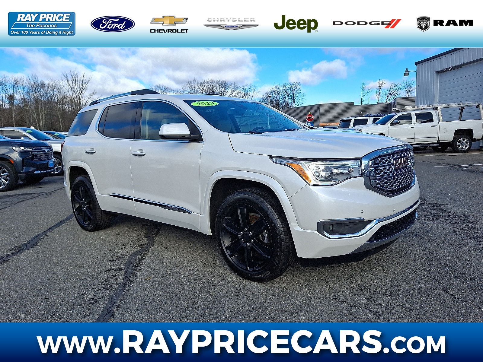 2019 GMC Acadia Denali's photo