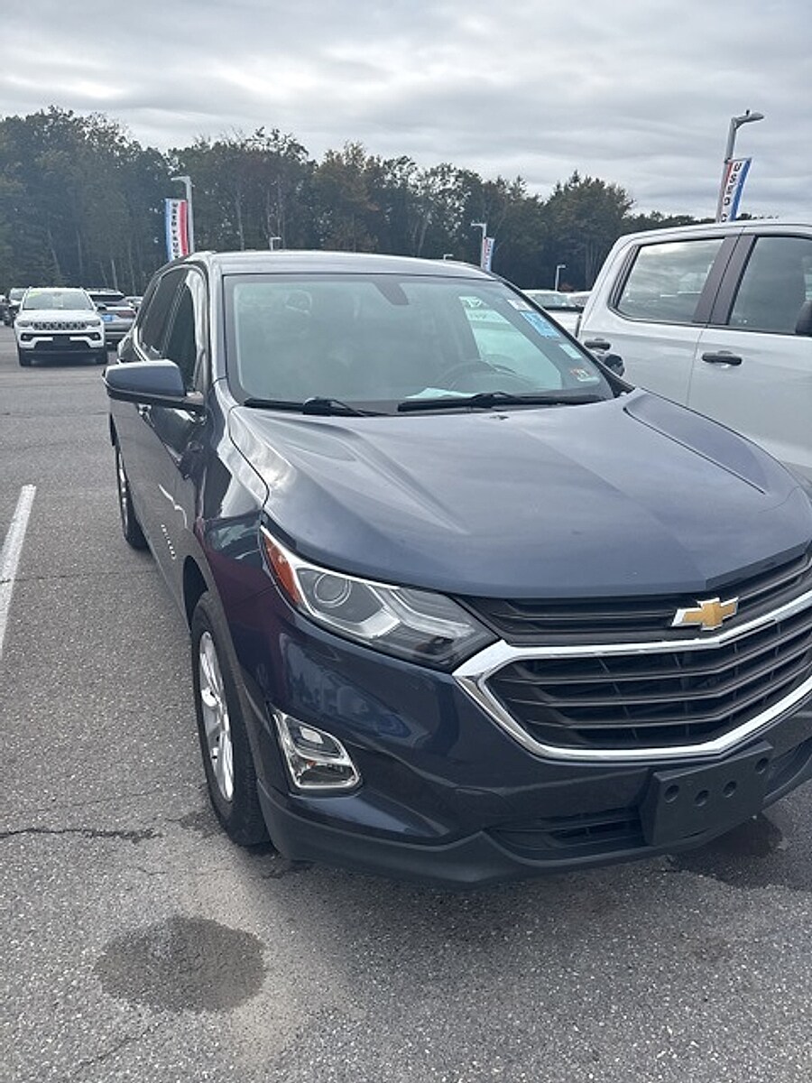 2018 Chevrolet Equinox LT photo 2