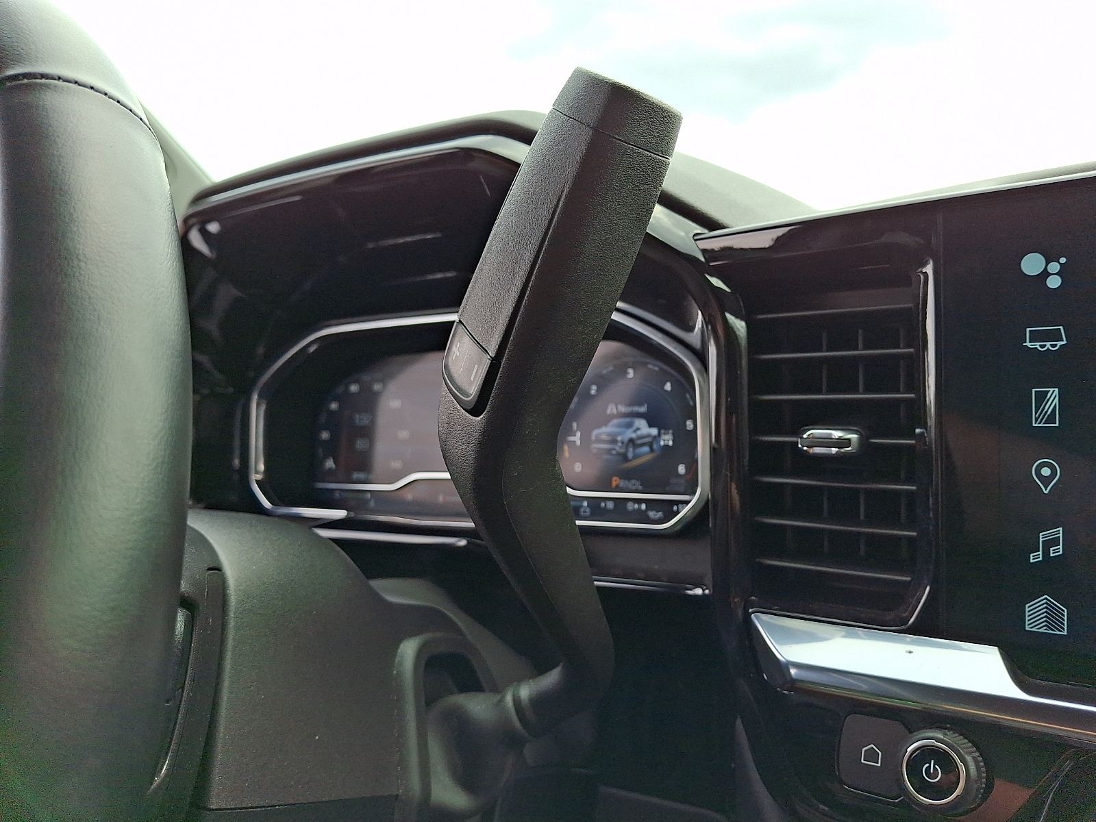 2024 Chevrolet Silverado 1500 LT - Photo 14