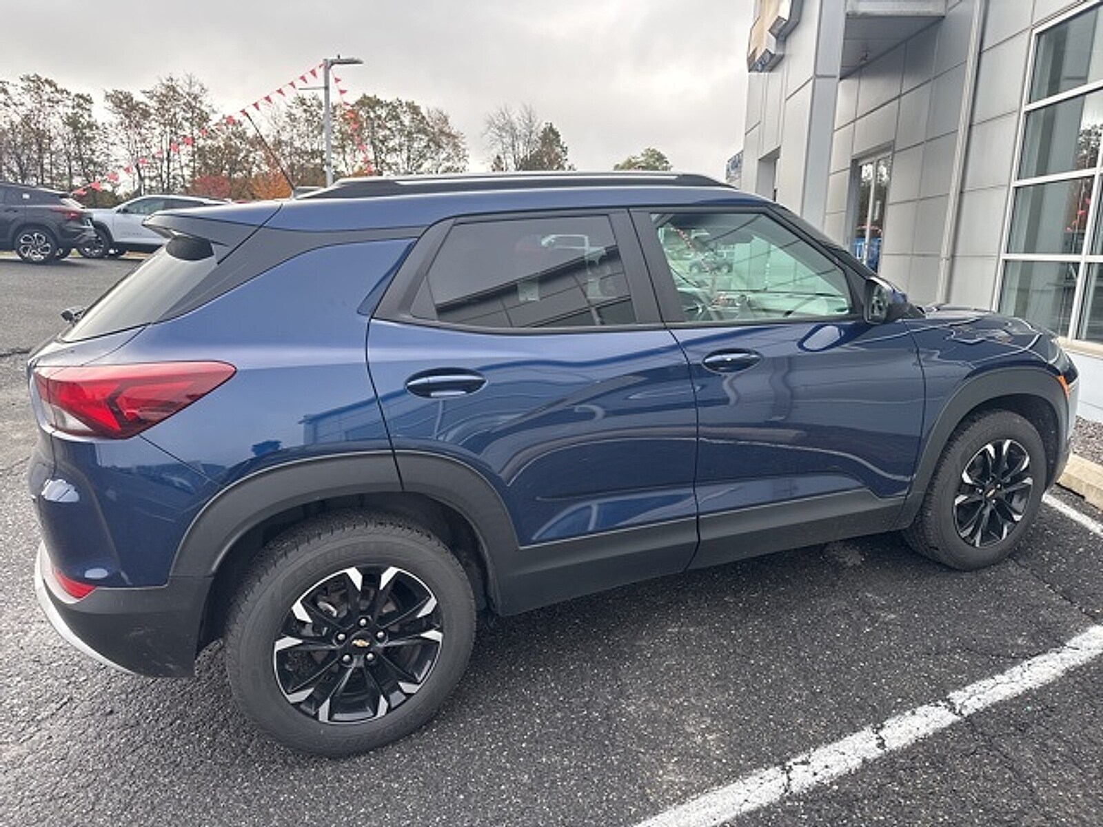 2023 Chevrolet Trailblazer LT photo 2