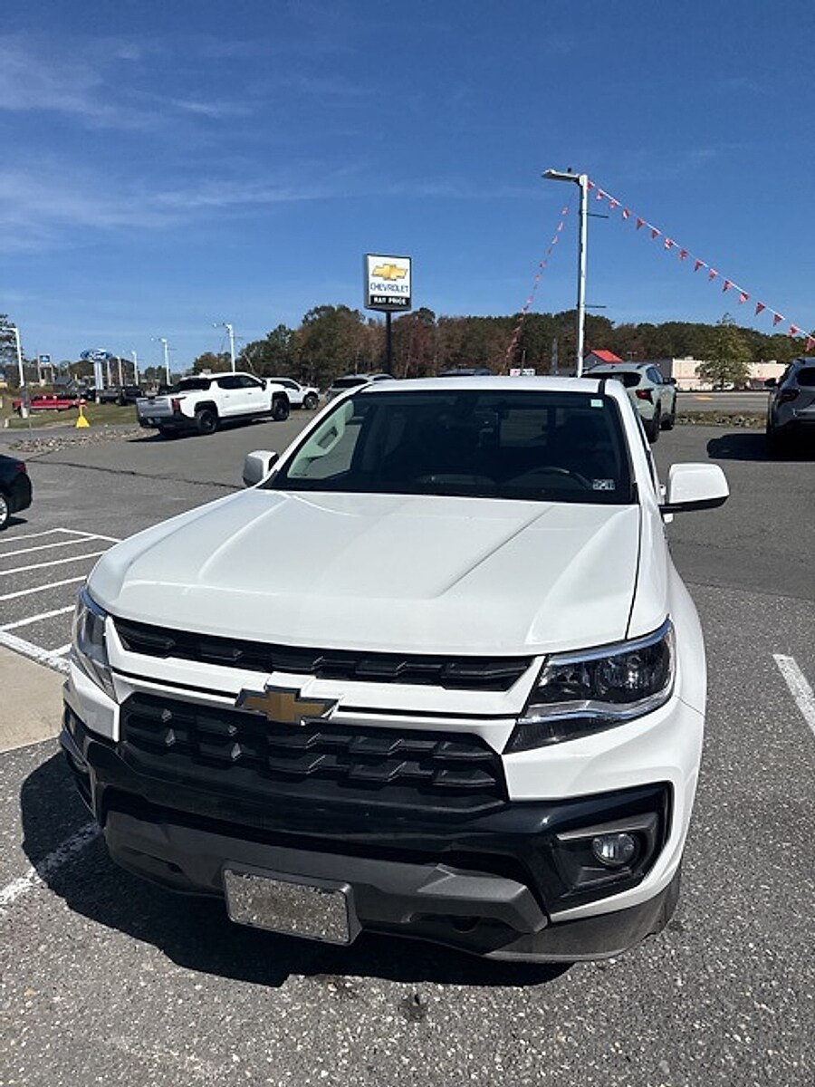 2022 Chevrolet Colorado LT photo 3