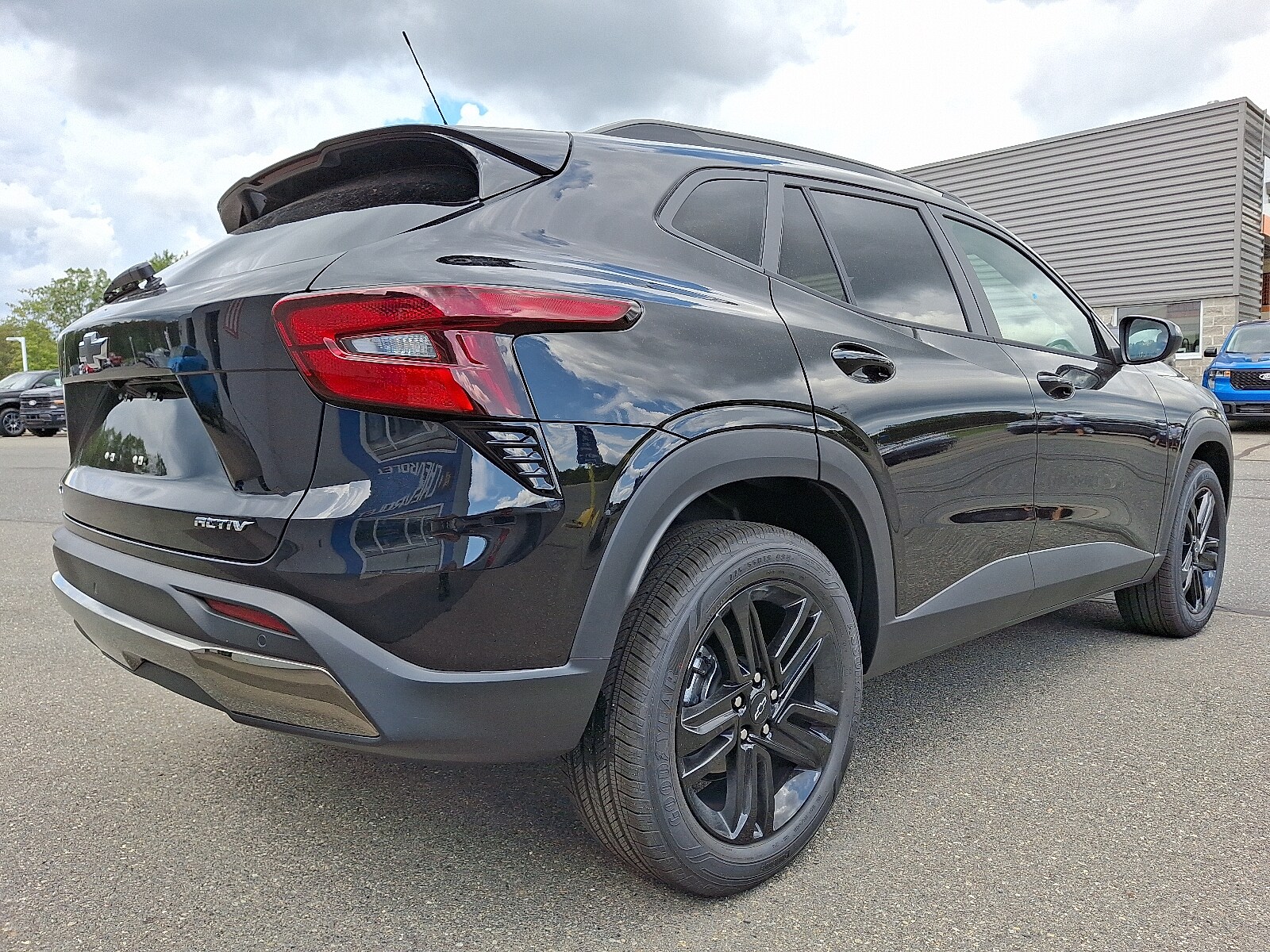 2025 Chevrolet Trax ACTIV photo 2