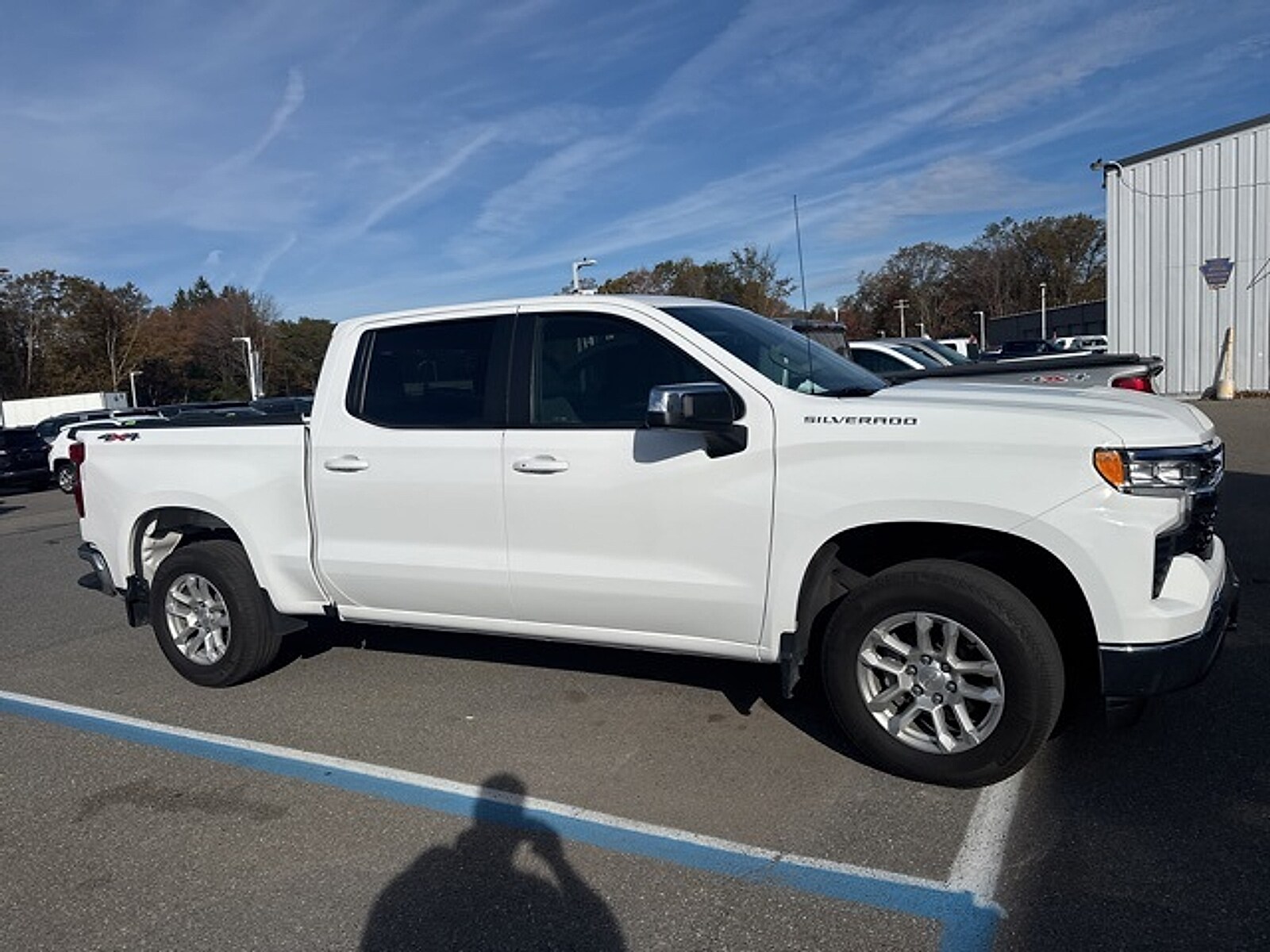 2023 Chevrolet Silverado 1500 LT photo 2