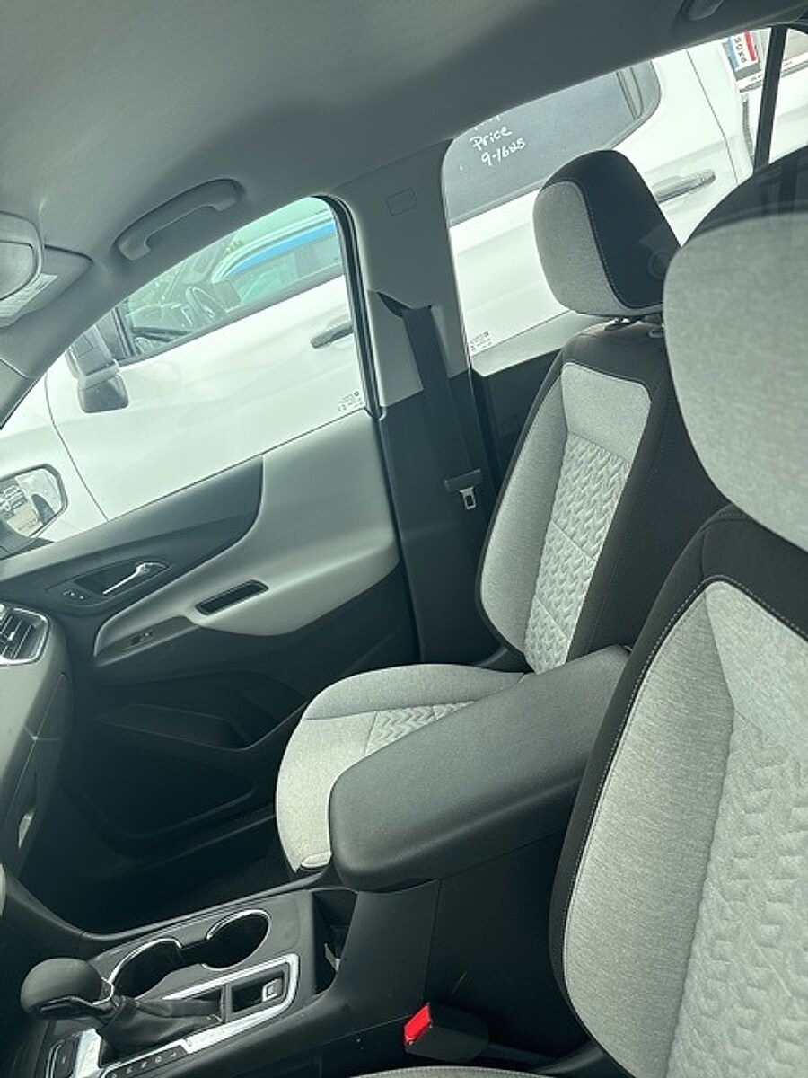 2024 Chevrolet Equinox LS photo 3