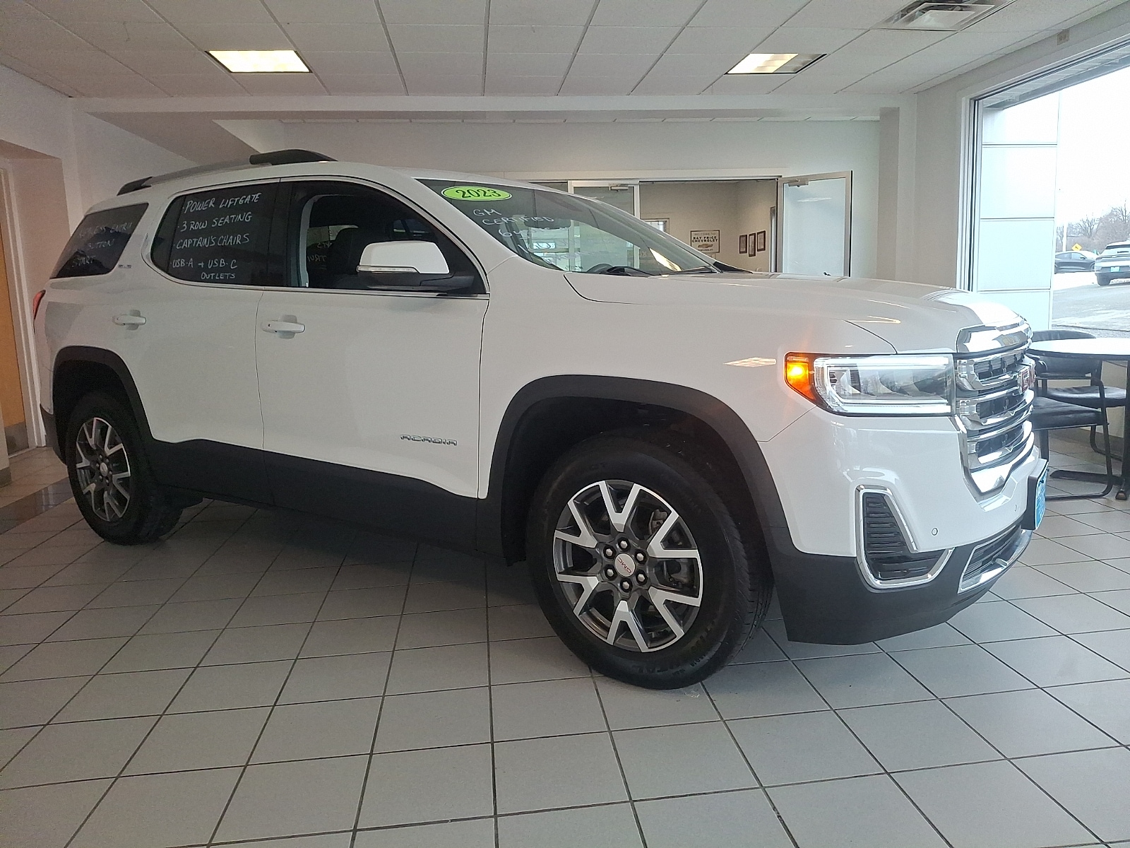 2023 GMC Acadia SLE