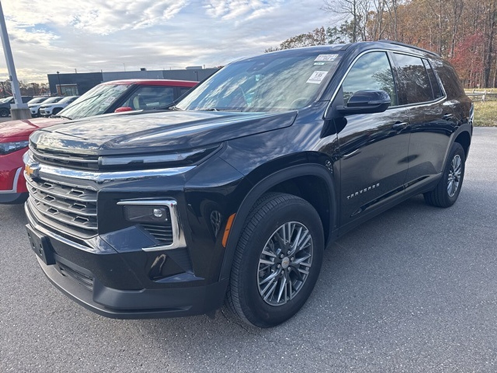 2025 Chevrolet Traverse photo 2