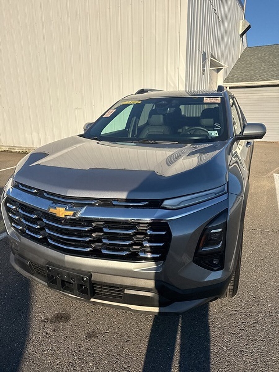 2025 Chevrolet Equinox LT photo 3